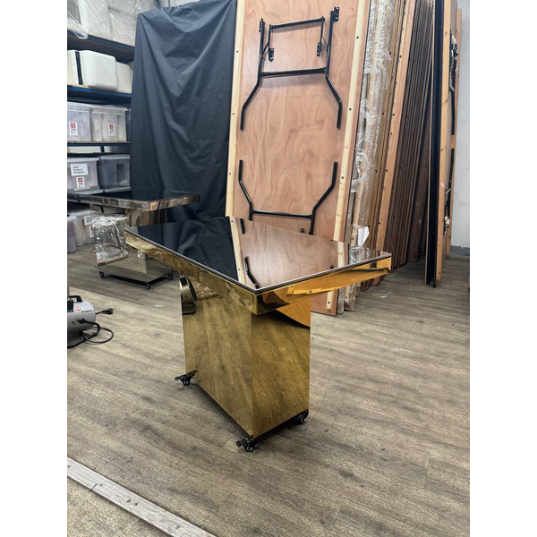 Стол для торта золотой прямоугольный с зеркальной столешницей