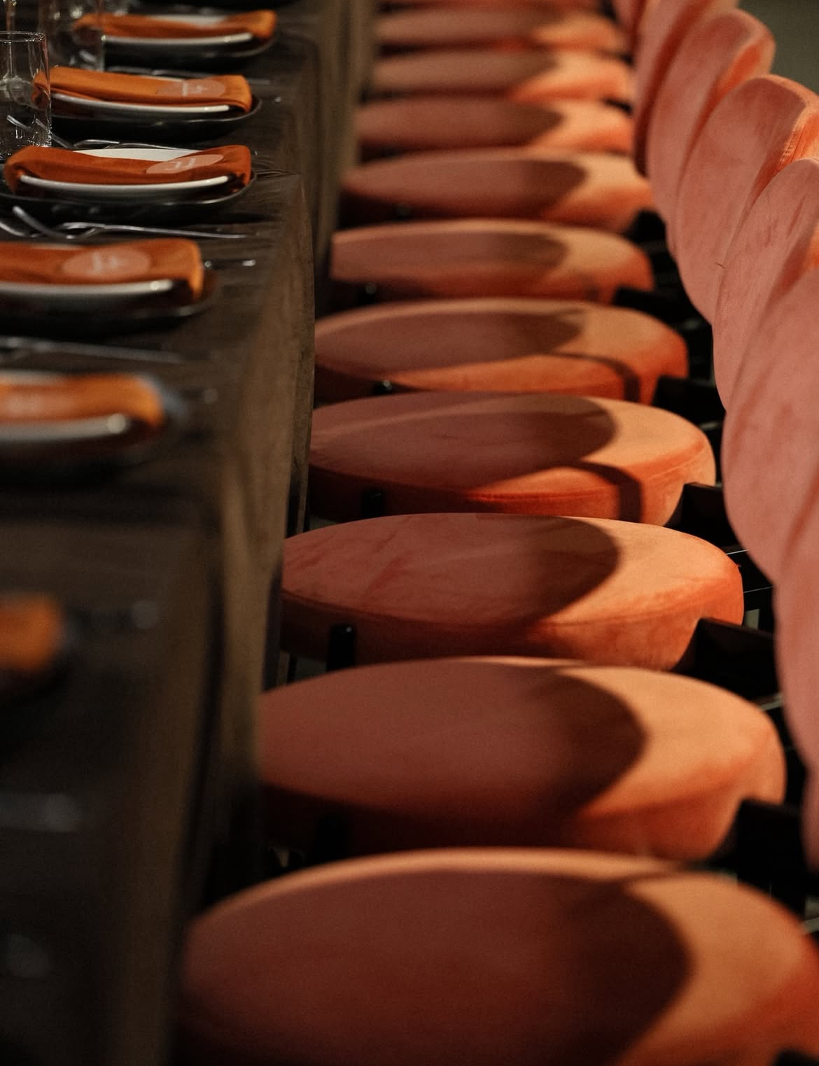 Стул Модерн Черный, Игривый Персик