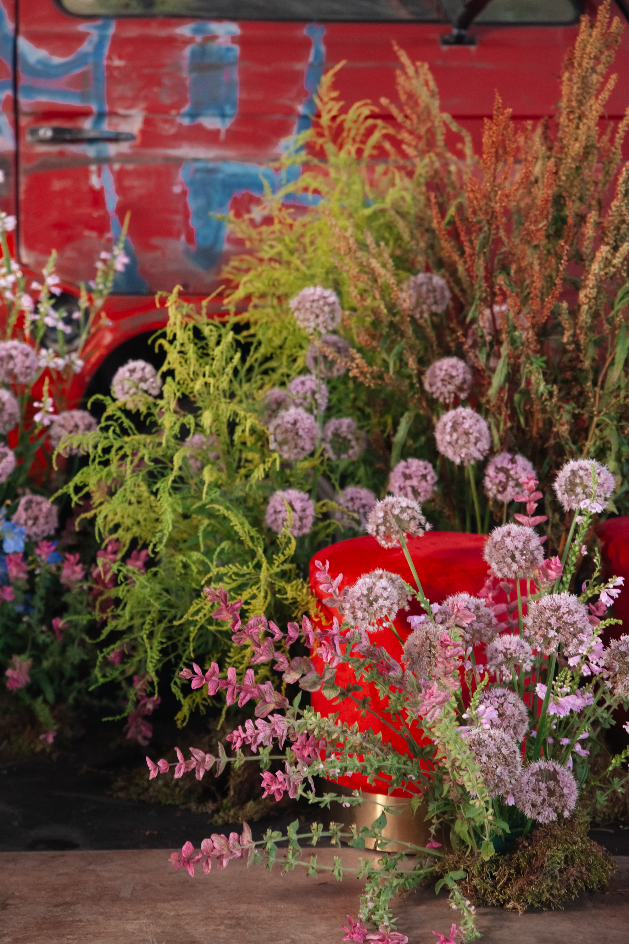 Пуф Цилиндр Золотой обод, Малиново-красный