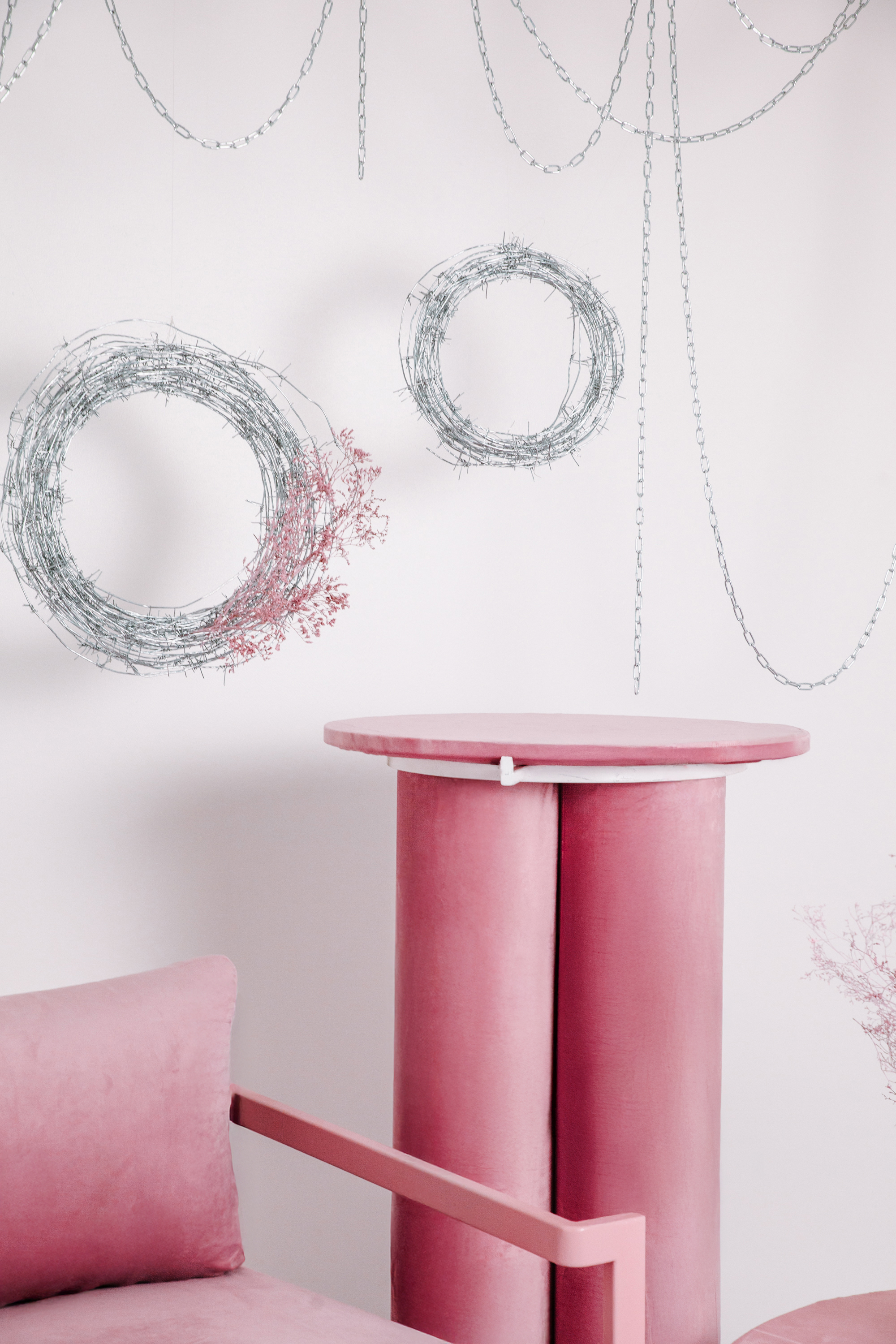 Коктейльный стол Сквош Куколка велюр