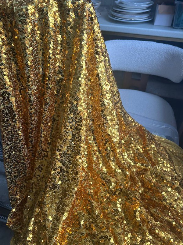 Скатерть с пайетками, круглая, золотая