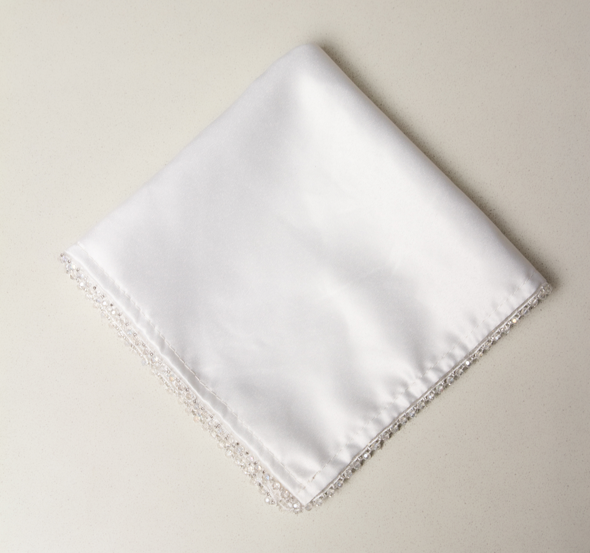 Салфетка Сатин Премиум, белая с бусинами