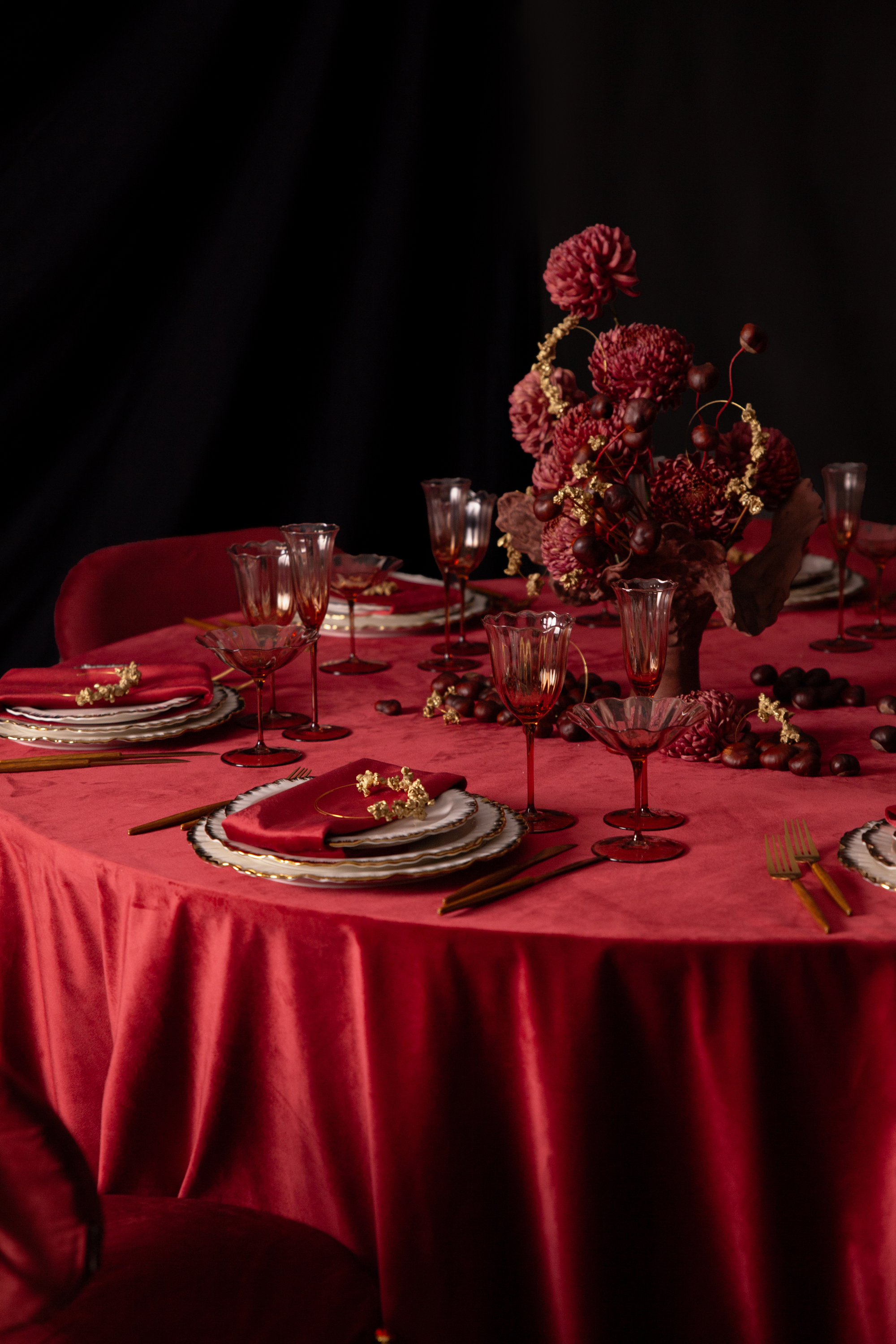 Скатерть велюр, круглая, пьяная вишня