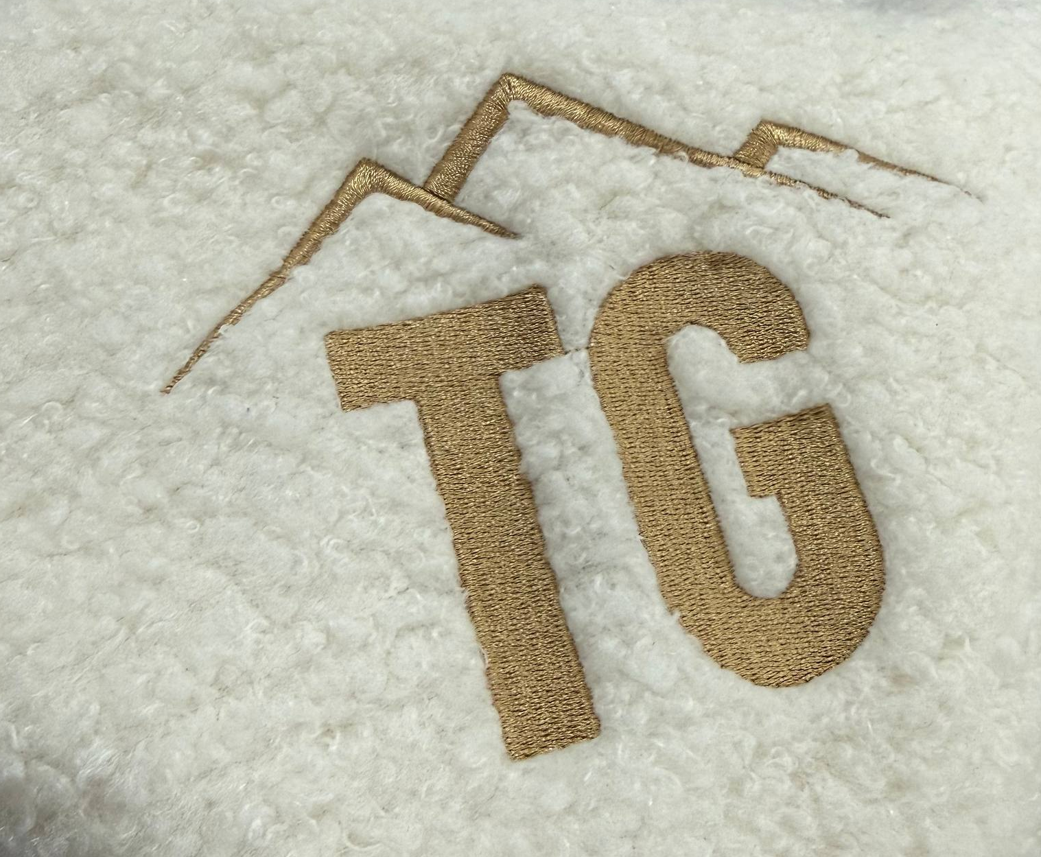 Подушка декоративная Тедди (с вышивкой логотипа)