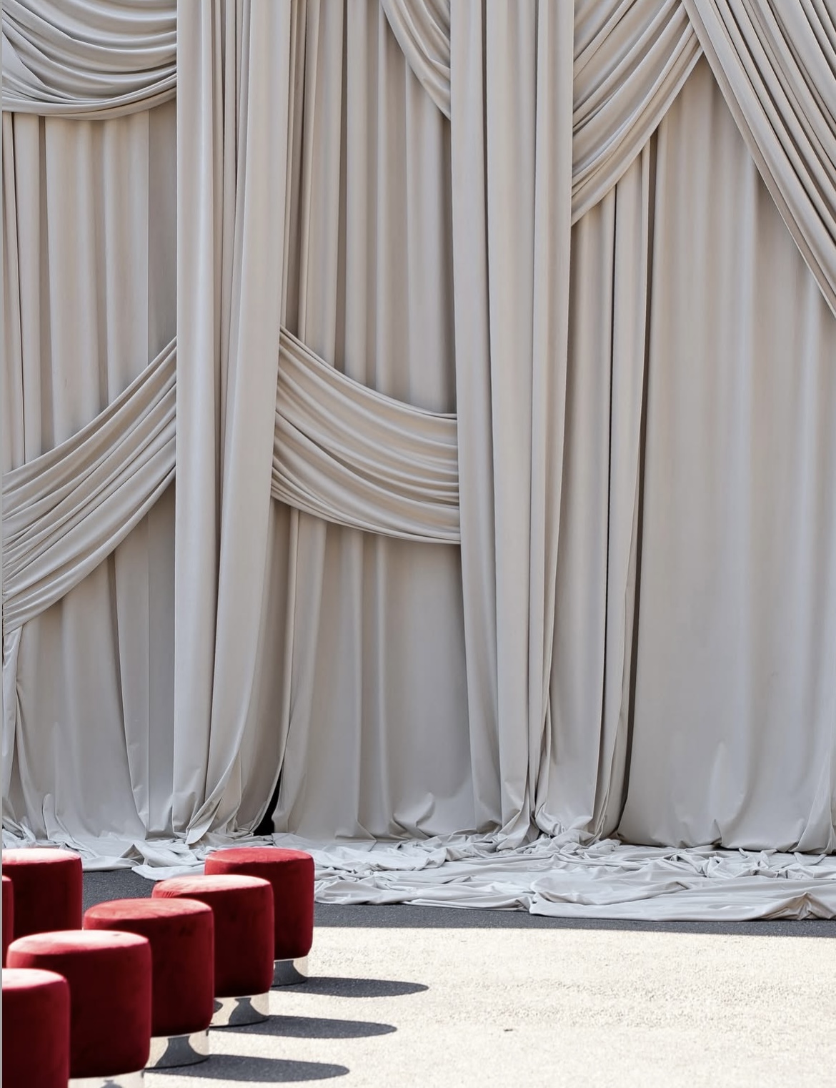 Пуф Цилиндр Серебряный обод, Малиново-красный