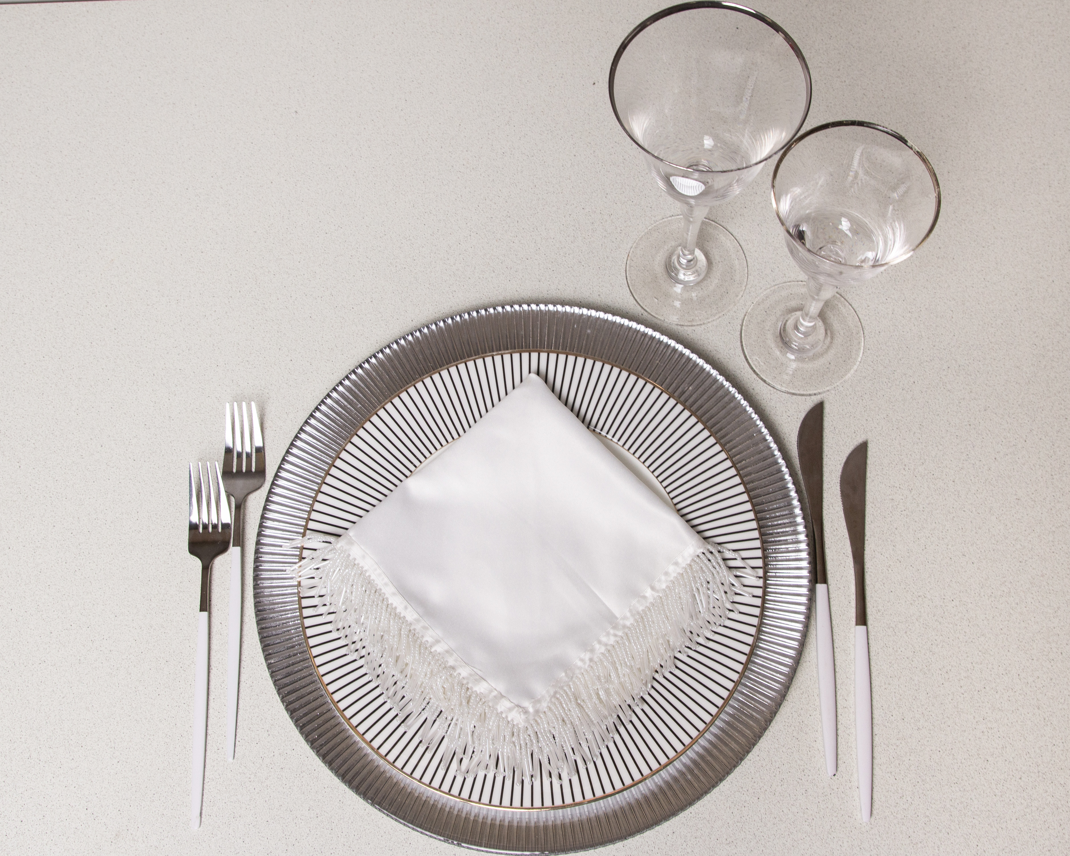 Салфетка Сатин Премиум, белая с бисером