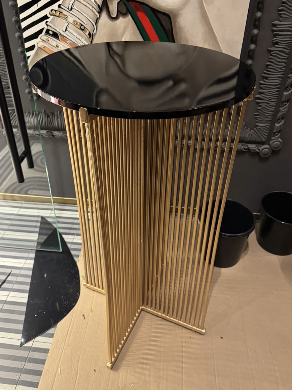 Коктейльный стол Шреддер Золото c черной столешницей