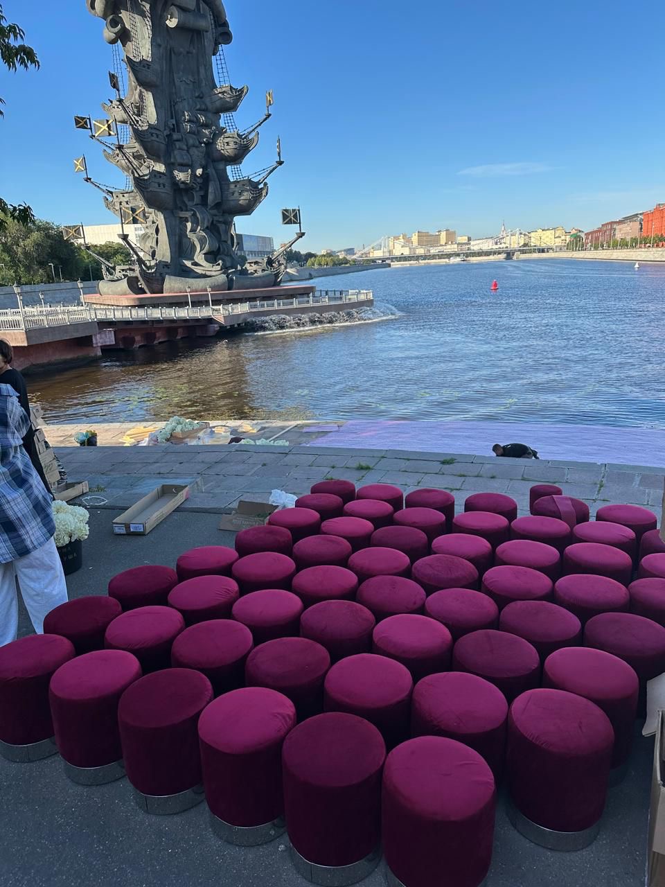 Пуф Цилиндр Серебряный обод, бордовый велюр