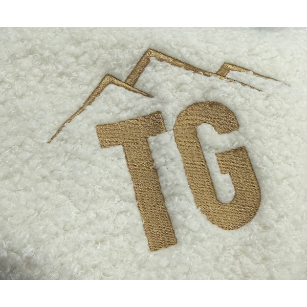 Подушка декоративная Тедди (с вышивкой логотипа) - Фото 1