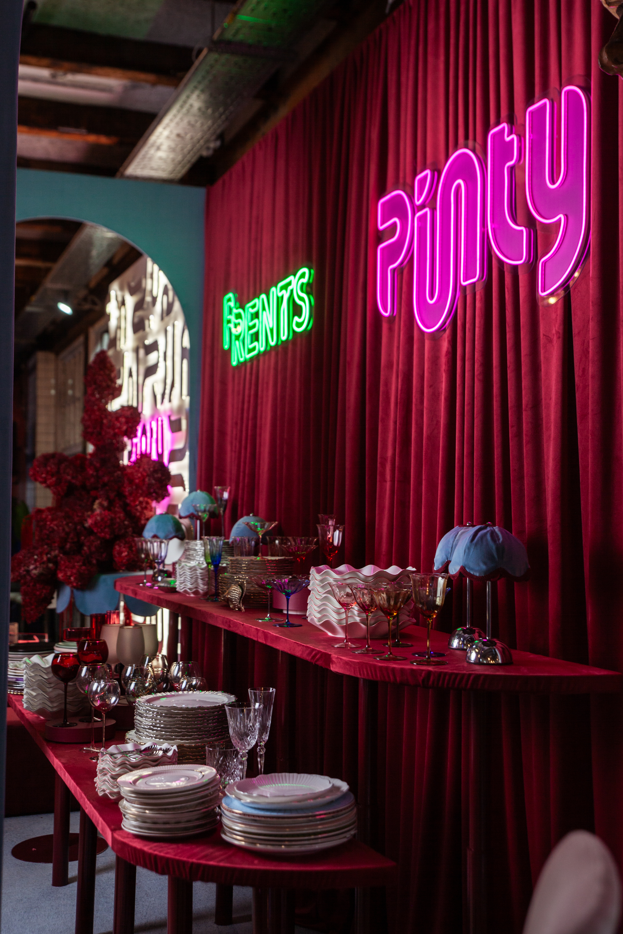 Бордовый велюр, пьяная вишня