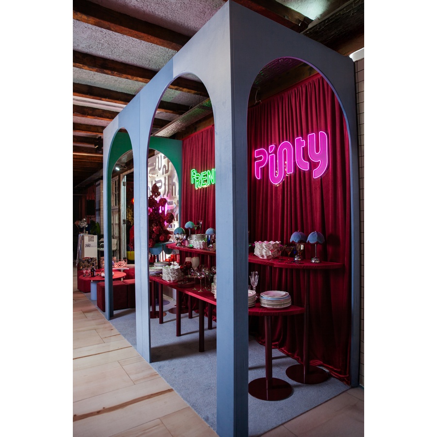 Стол коктейльный Twist Petal, пьяная вишня (телескопическая нога)  - Фото миниатюра 7