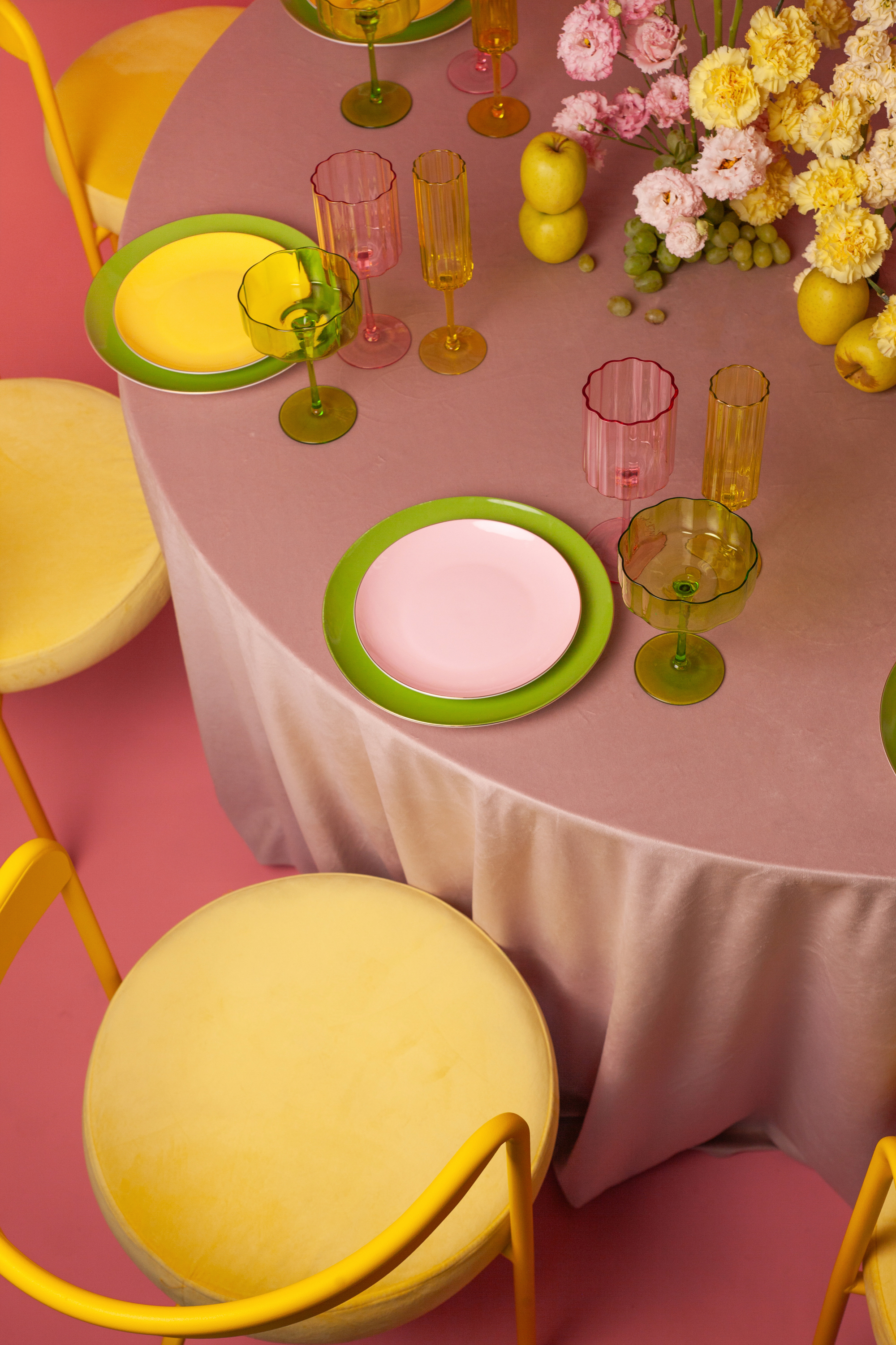 Скатерть велюр, круглая, светло-розовая