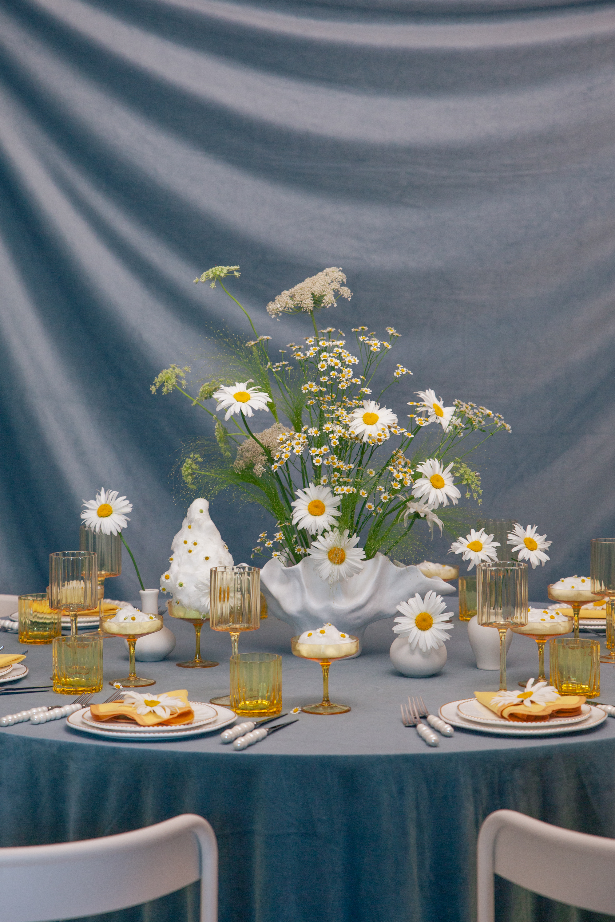 Скатерть велюр, круглая, серо-голубая