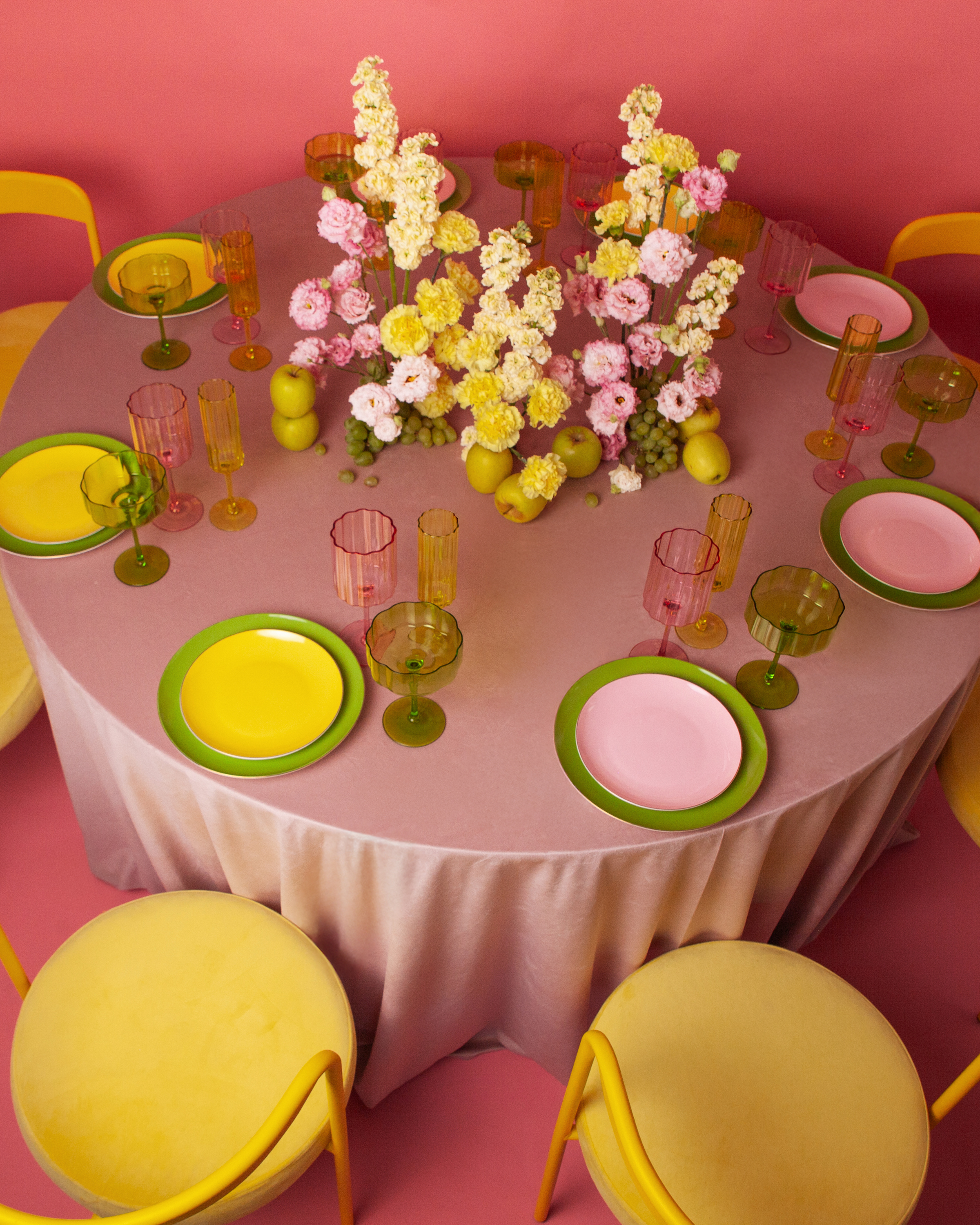 Скатерть велюр, круглая, светло-розовая