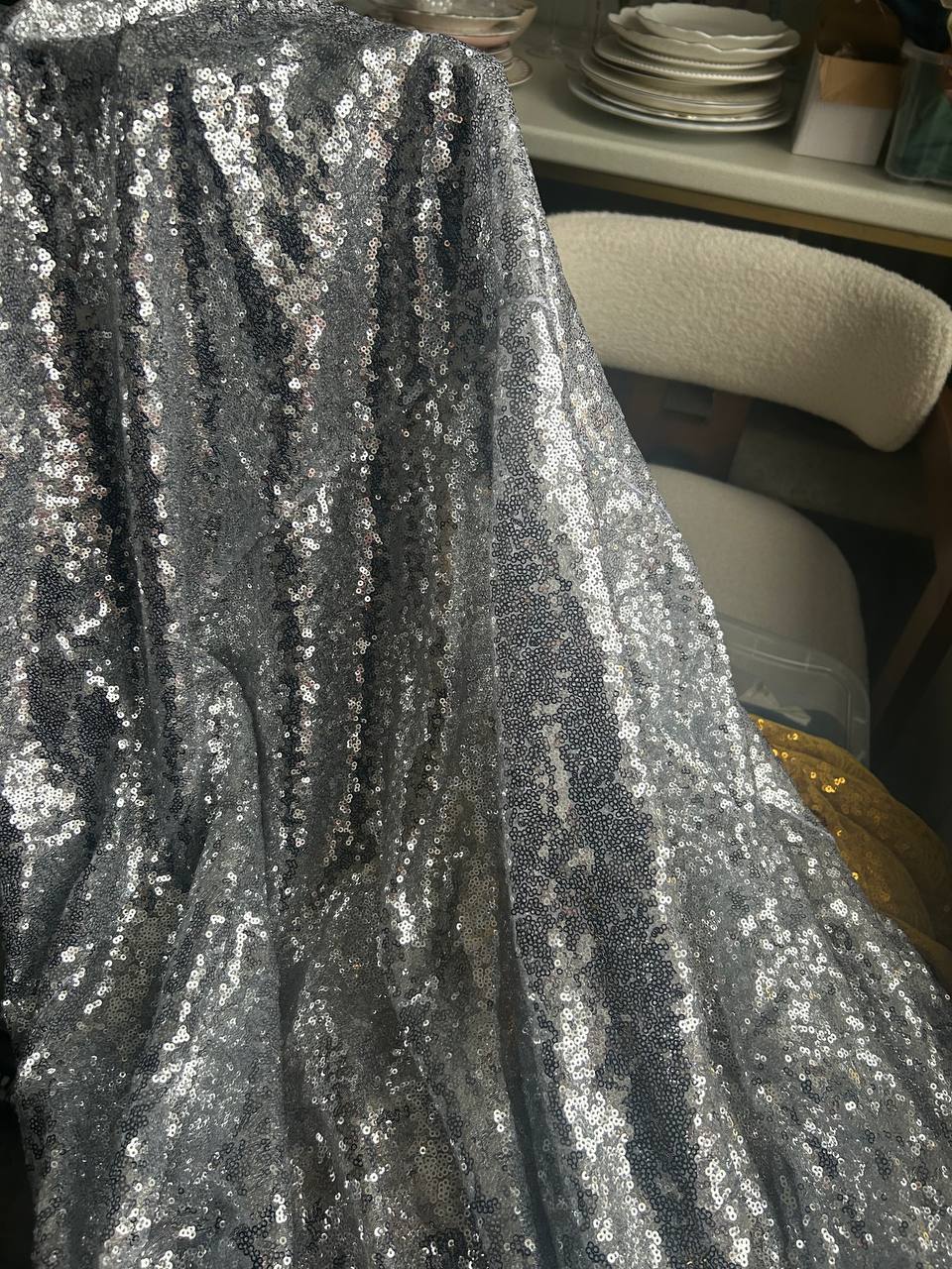 Скатерть с пайетками, круглая, серебряная