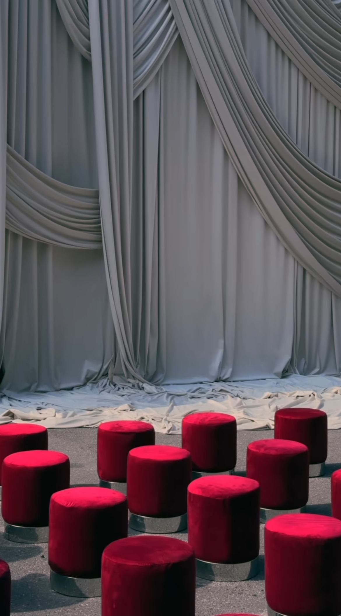 Пуф Цилиндр Серебряный обод, Малиново-красный