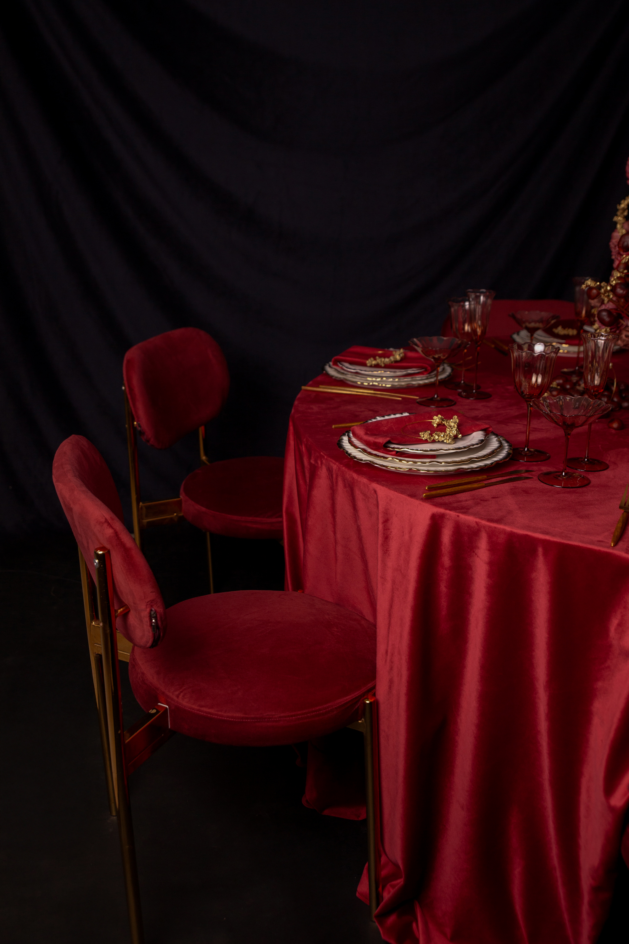 Скатерть велюр, круглая, пьяная вишня