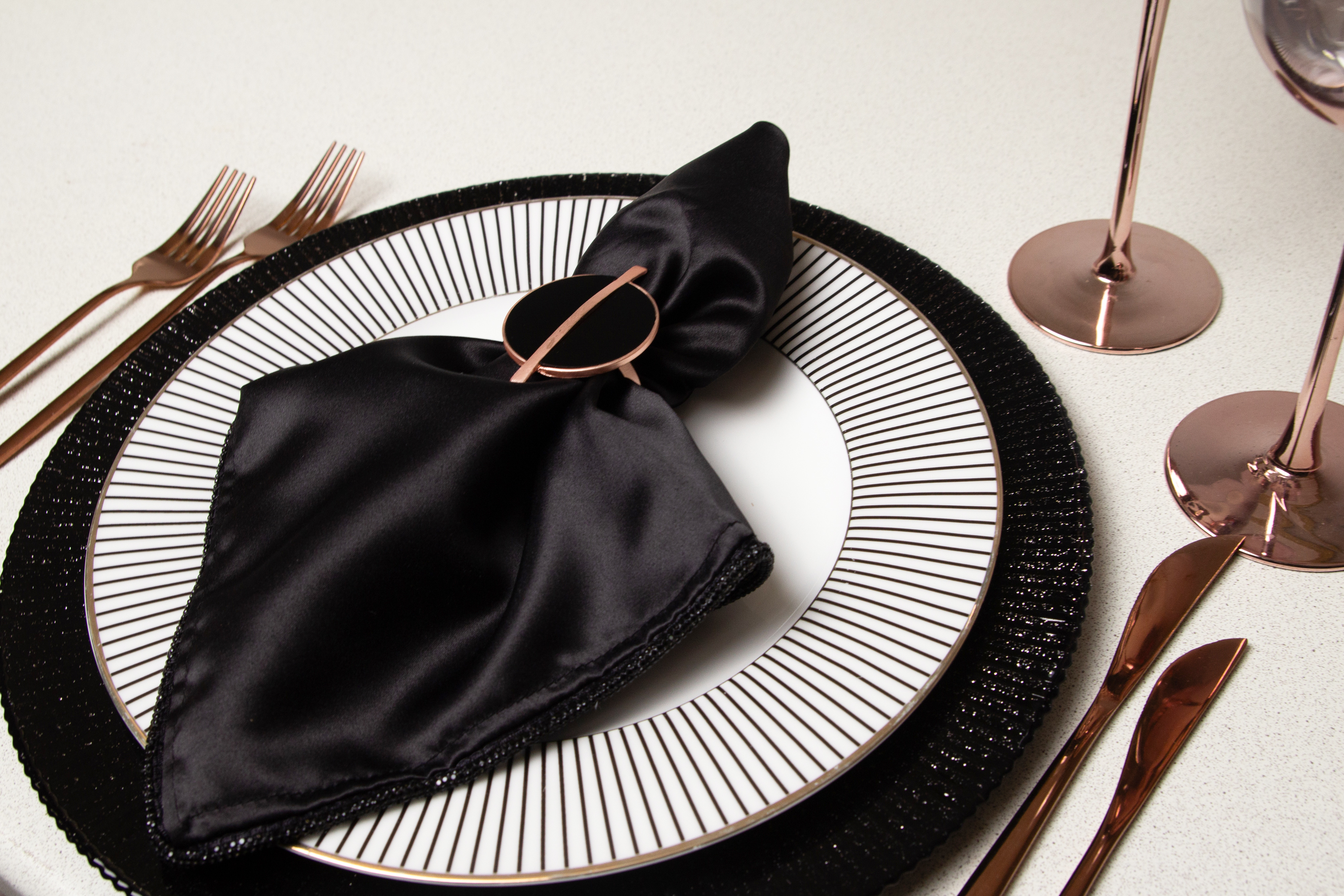 Салфетка Сатин Премиум, черная с бусинами