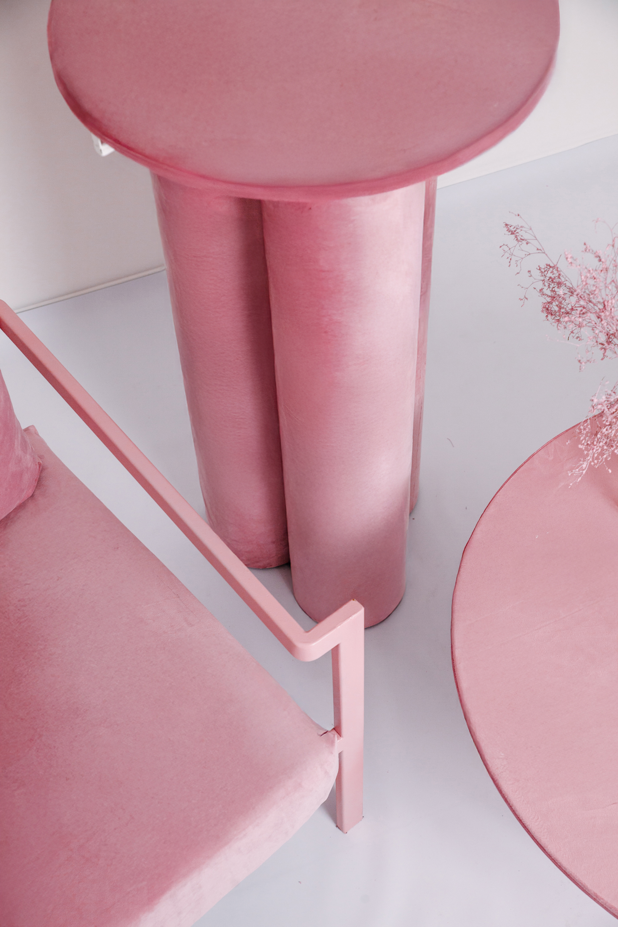 Коктейльный стол Сквош Куколка велюр