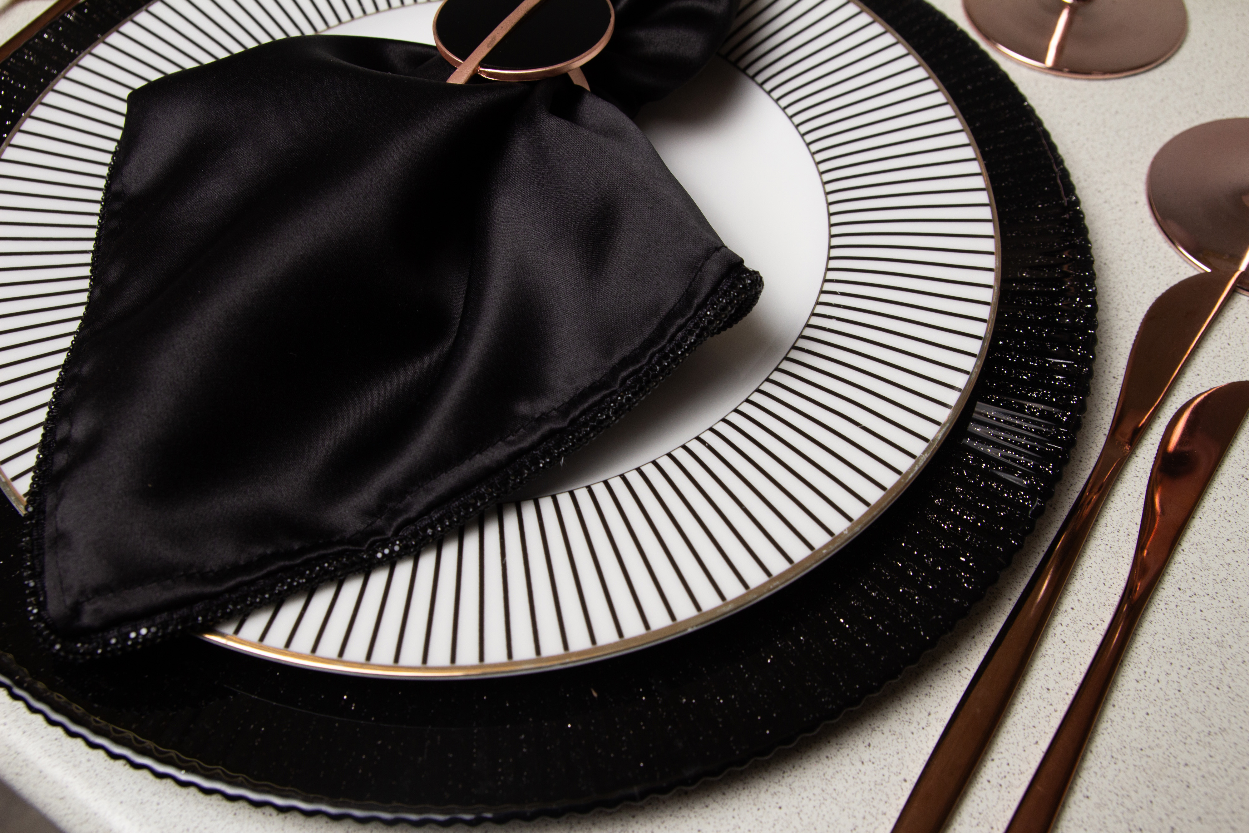 Салфетка Сатин Премиум, черная с бусинами