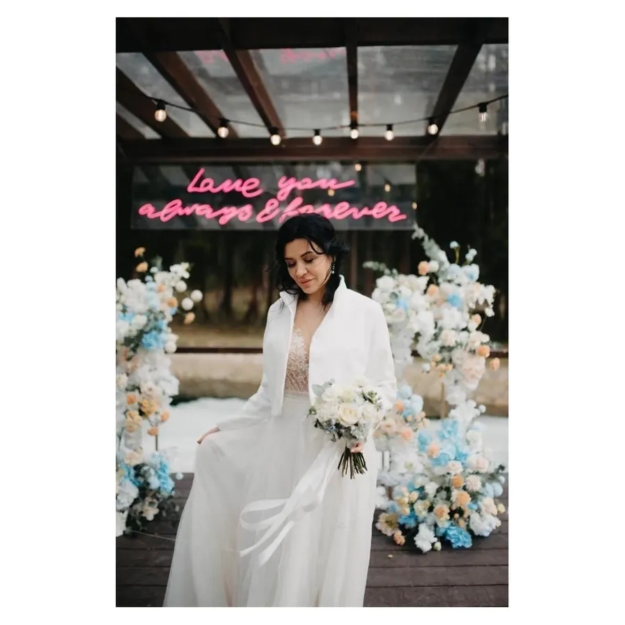 Неоновая надпись "Love you always and forever" - Фото миниатюра 5