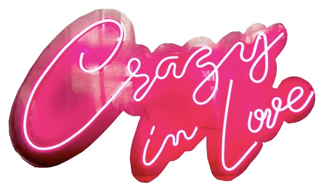 Неоновая надпись " Сrazy in love"