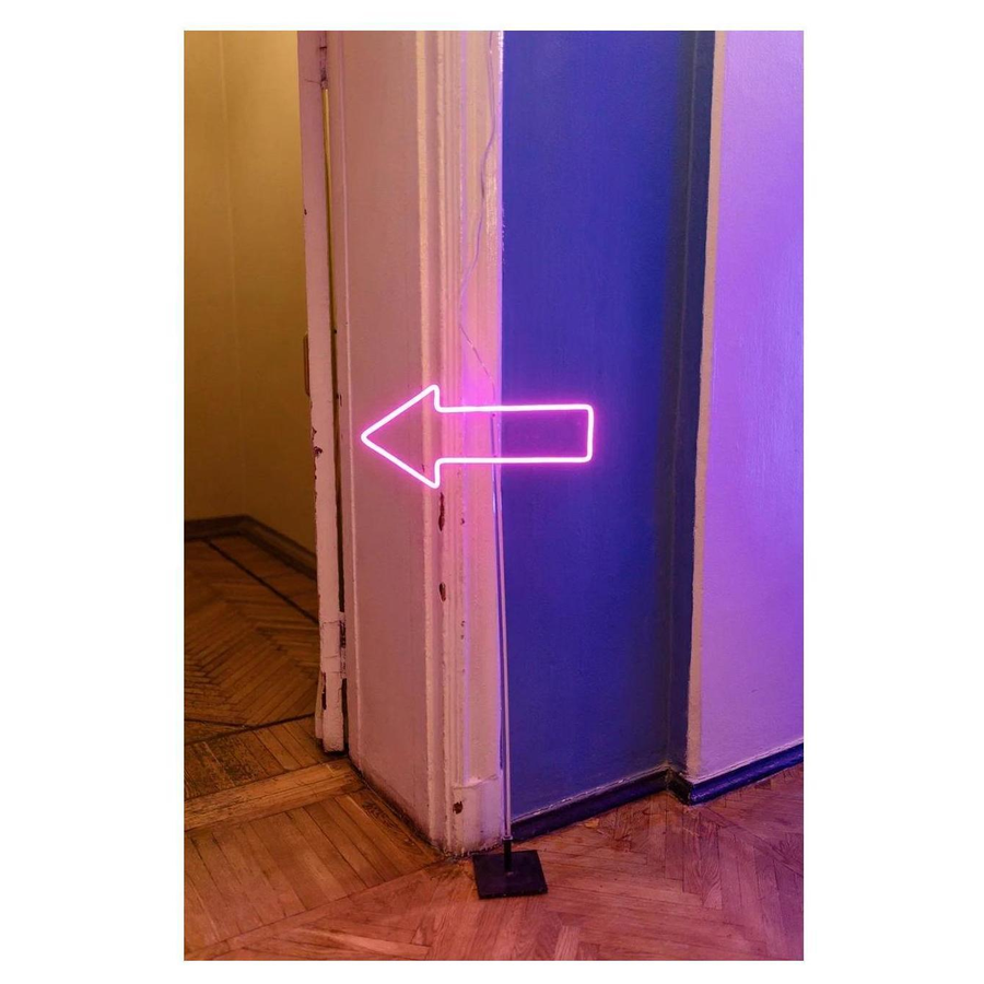 Указатель "Стрелка" из неона - Фото миниатюра 2